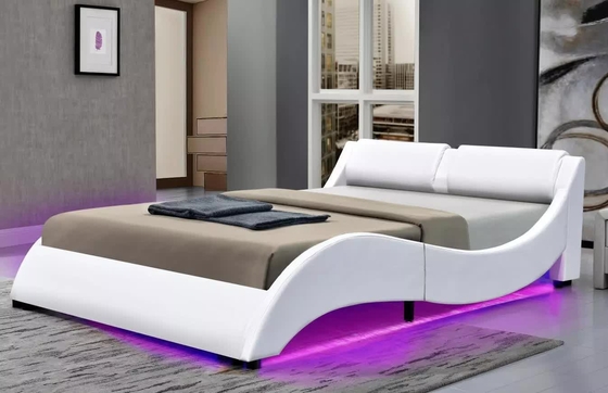 Van het Bedkaders Pu van koningssize soft upholstered Vorm van de het Leerkromme de Synthetische met LEIDEN Hoofdeinde
