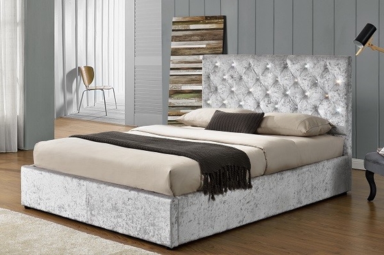 Het Bedkader van koningssize frabric upholstered met Hoge Headbroad voor Bedzaal