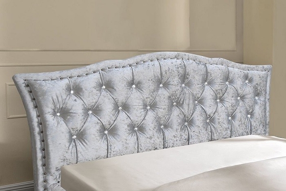 Luxueus het Bedkader van Koningssize velvet fabric met Tufted en Crystal Headboard