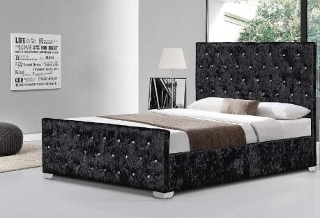 De zwarte Beklede die Luxe Stylishly van het Bedkader met Knopen wordt doorgenaaid