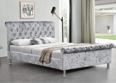 Kingsize gepoleerde bed met kristallen knoppen