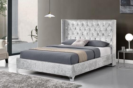 Kingsize gepoleerde bed met kristallen knoppen