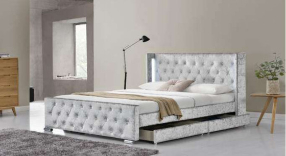 De koninklijke Doorgenaaide Knopen van de Koninginsize Upholstered Opslag Bed met Vier Laden