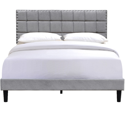 Een karton pakket met een tuft bed frame hoofdplaat