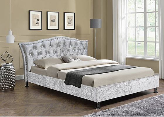 Aanpasbare grootte voor u en kleur en materiaal opties voor dit gepoleerde bed frame.